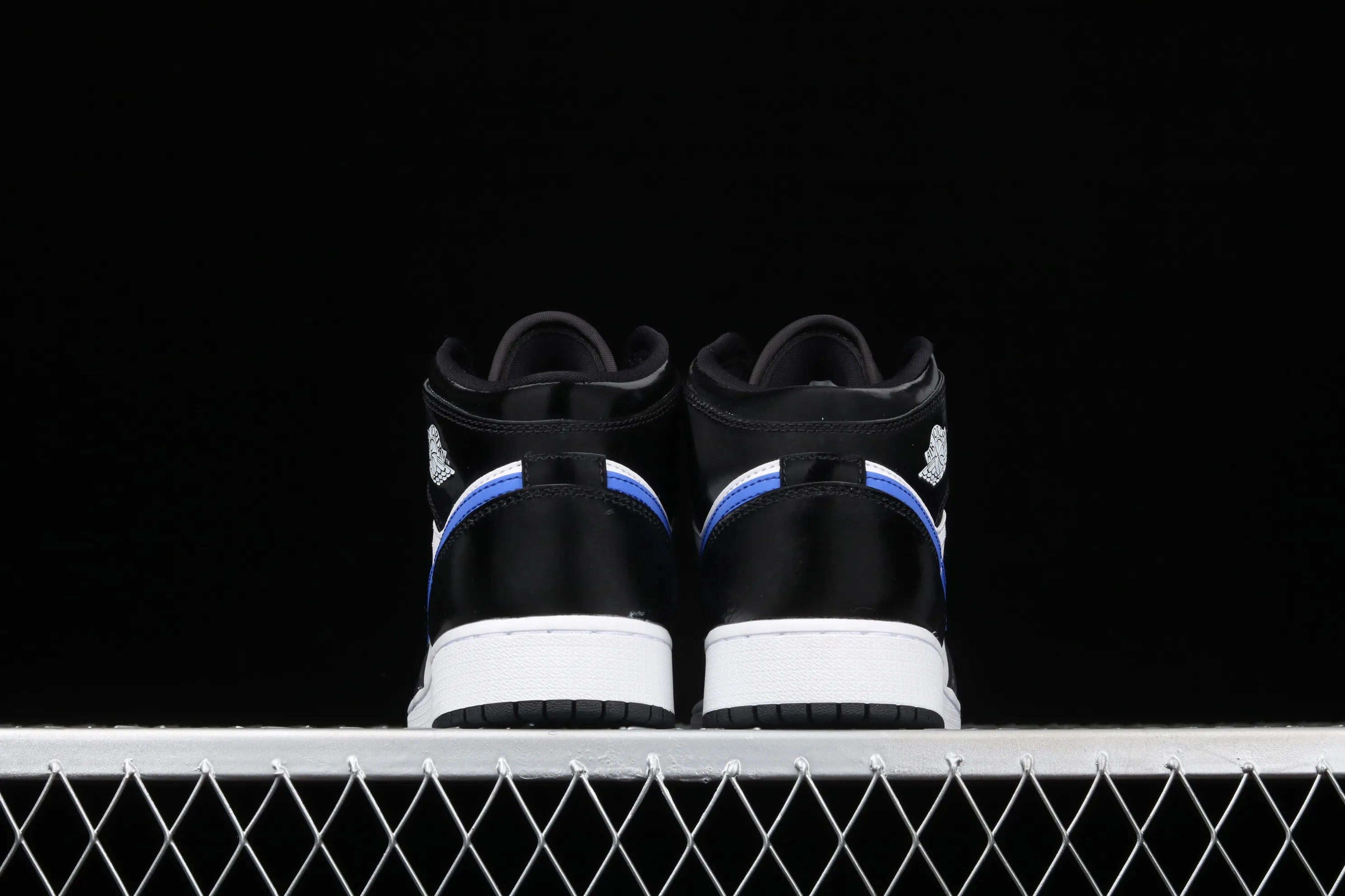 All Categories Air Jordan Jordan Series Basketball Shoes Air Jordan 1 Mid Special Price G Version Pure Original Air Jordan 1 Mid GS AJ1 Joe 1 Blue Panda China Basketball Shoes 554725-084